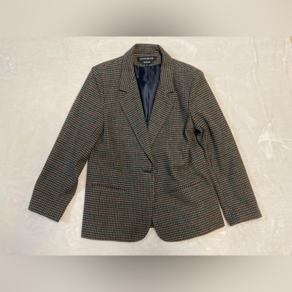 Donny Brook Made In Ukraine Plaid Jacket. Size 8. Excellent Condition.